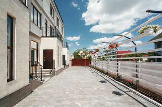 Отель EliteHouseOdessa Одесса Двухместный номер с двуспальной кроватью и дополнительной кроватью-9