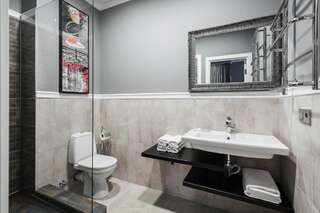 Отель EliteHouseOdessa Одесса Двухместный номер с двуспальной кроватью и дополнительной кроватью-17